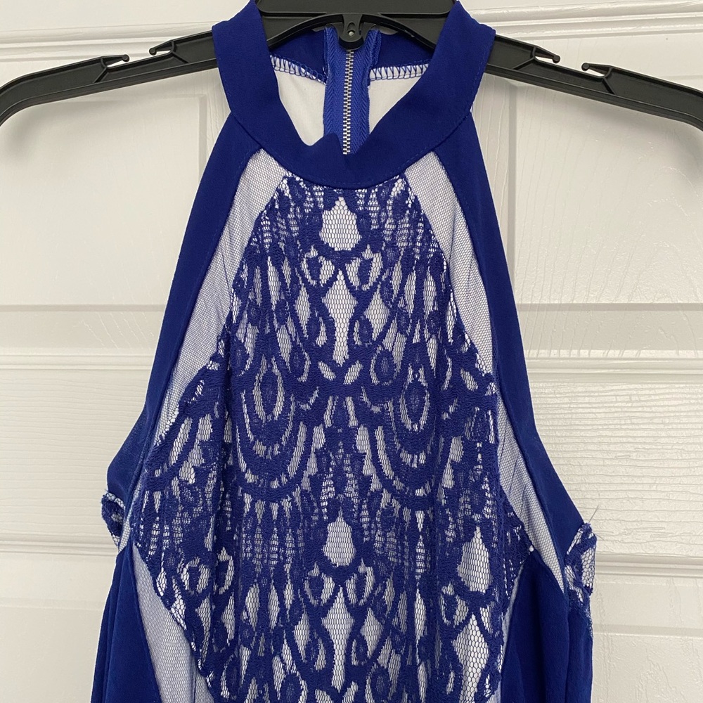 Very pretty dress!!